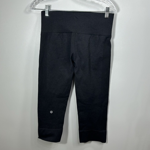 Lululemon Seamlessly Street Black Crop Pants Size 8 - Picture 6 of 9